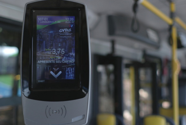 Os postos e loja vão funcionar de 8h às 14h, exclusivamente para atualizar ou trocar cartões que apresentaram algum tipo de problema durante o processo de migração que aconteceu dentro dos ônibus