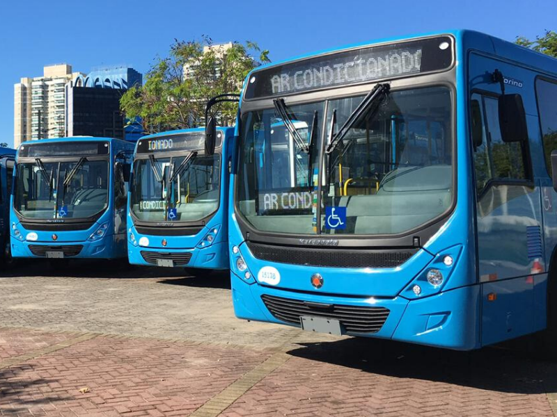 Cem ônibus com ar-condicionado foram entregues em um compromisso feito pelas empresas do Sistema Transcol e Governo do Estado. Até 2022, serão 600 novos veículos