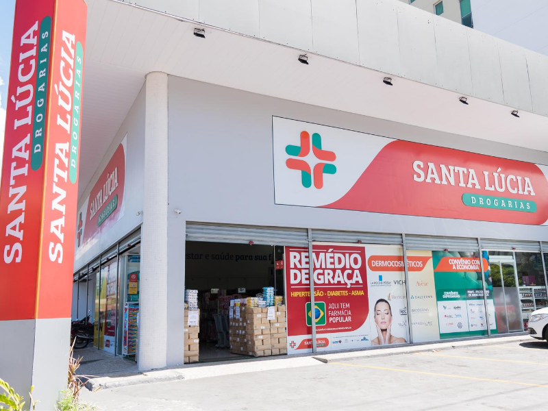 A rede Santa Lucia é a nova parceira do GVBus. Nessas farmácias, já é possível comprar e recarregar o CartãoGV