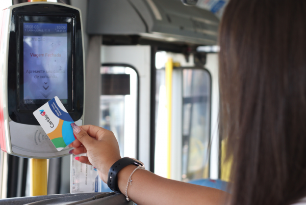 Facilidades como recarga do CartãoGV via aplicativo e acompanhamento do ônibus em tempo real são algumas das novas tecnologias implantadas nos últimos anos