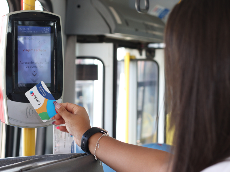 Facilidades como recarga do CartãoGV via aplicativo e acompanhamento do ônibus em tempo real são algumas das novas tecnologias implantadas nos últimos anos