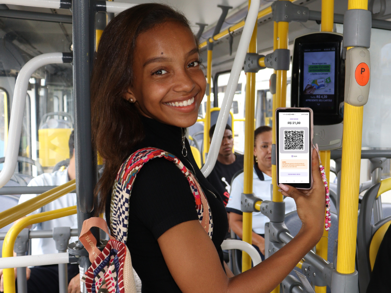 Tecnologia vai permitir ao passageiro pagar a tarifa pelo celular, via QR Code, no validador do ônibus, e será opção para quem não tem créditos no CartãoGV